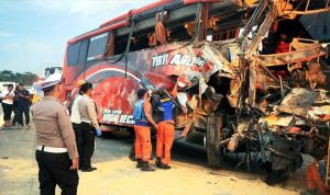 Bus kecelakaan di Tol Malang