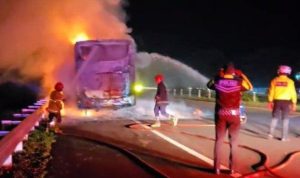 Bus Putra Remaja yang terbakar