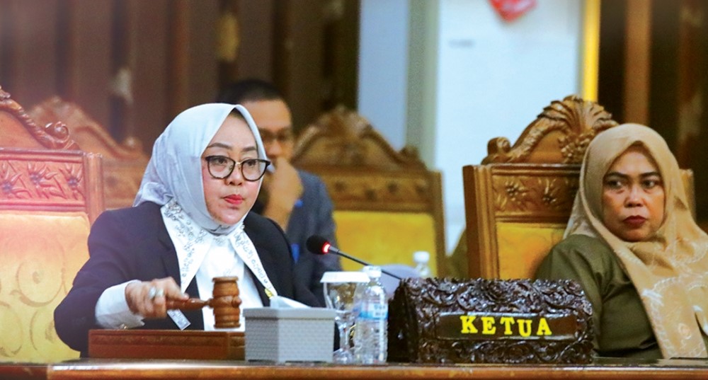 Ketua DPRD, Hj. Zilawati,