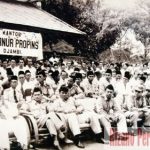 Para tokoh Jambi di depan kantor Gubernur Jambi