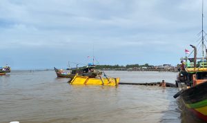 Tim SAR Cari 1 ABK Pompong yang Terbalik dihantam Ombak di Perairan Tengah Pangkal Duri
