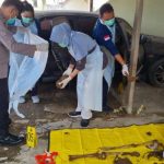 kerangka manusia di dalam mobil