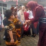 unda PAUD Nadiyah Maulana Serahkan Seragam Gratis di TK Pembina 5