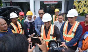 Wali Kota Jambi Maulana saat meninjau IPAL