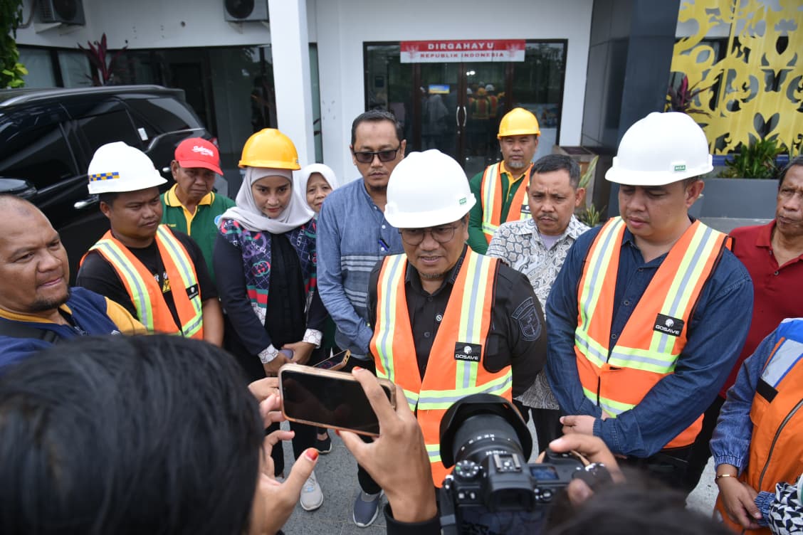 feb1d664-1c39-4b33-b4b7-b3c0f7988e7c Wali Kota Jambi Maulana saat meninjau IPAL